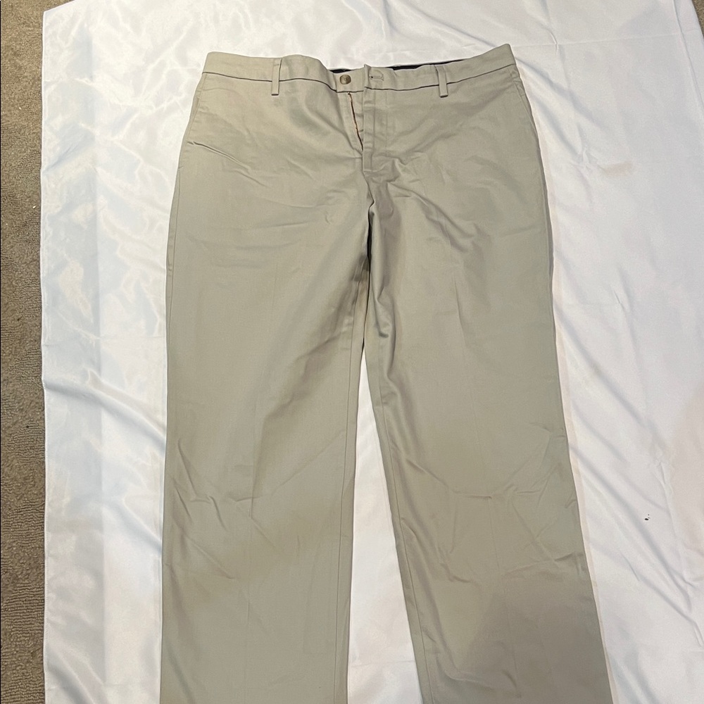 Dockers Men's Light Tan Chinos